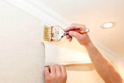 Pose de papier peint aux Hauts-de-Chée — revêtements muraux et toiles de verre
